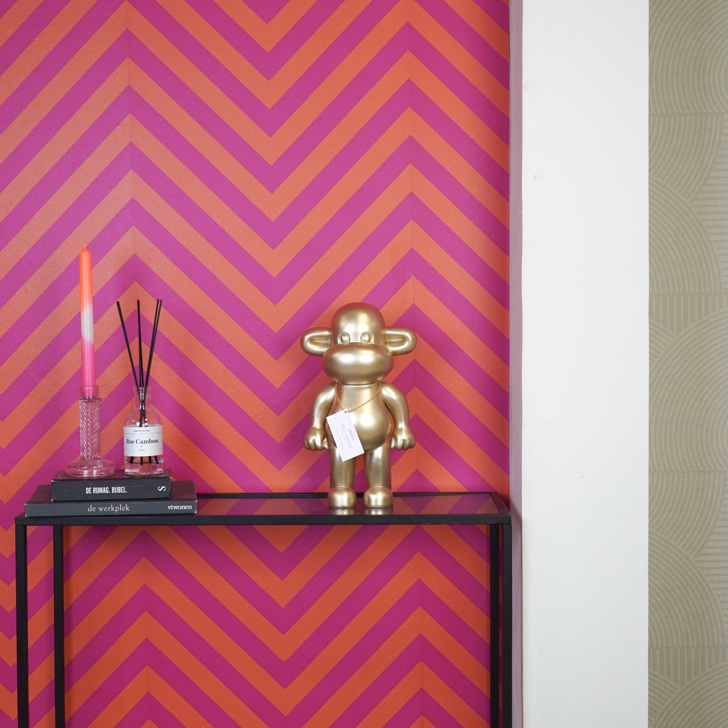 Ornament - Monkey Statue 'The Legend' - Gold - 20.5x13.5x35cm