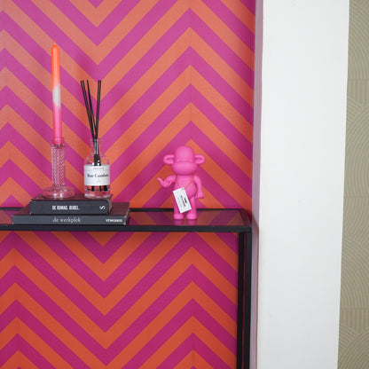 Ornament - Hang loose Aap Beeld 'The Legend' - Polyresin - Roze - 11x7x19cm