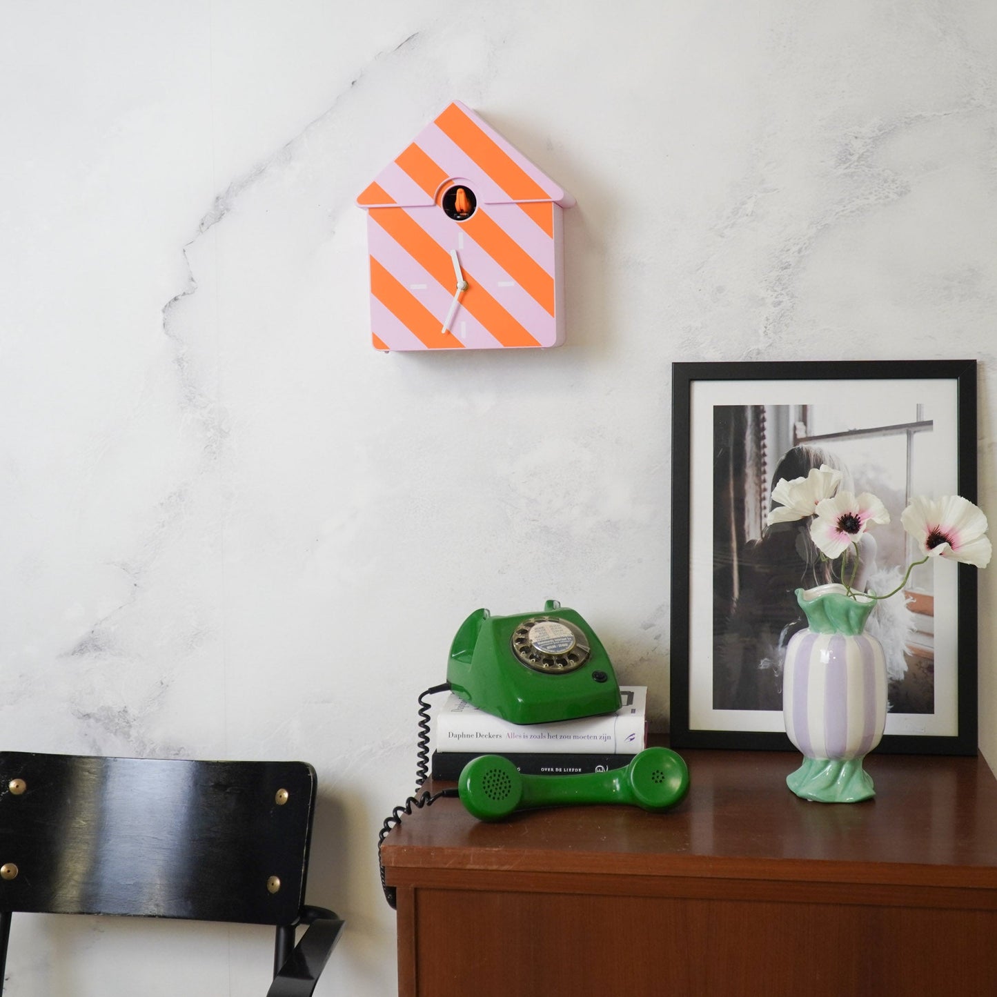 Klok- Wandklok Koekoeksklok - Gestreept Patroon-Oranje/ Roze - 24x27x9cm