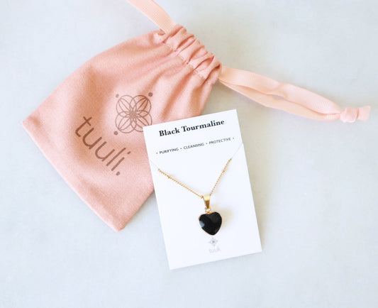 Schwarze Turmalin-Herzkette zum Schutz