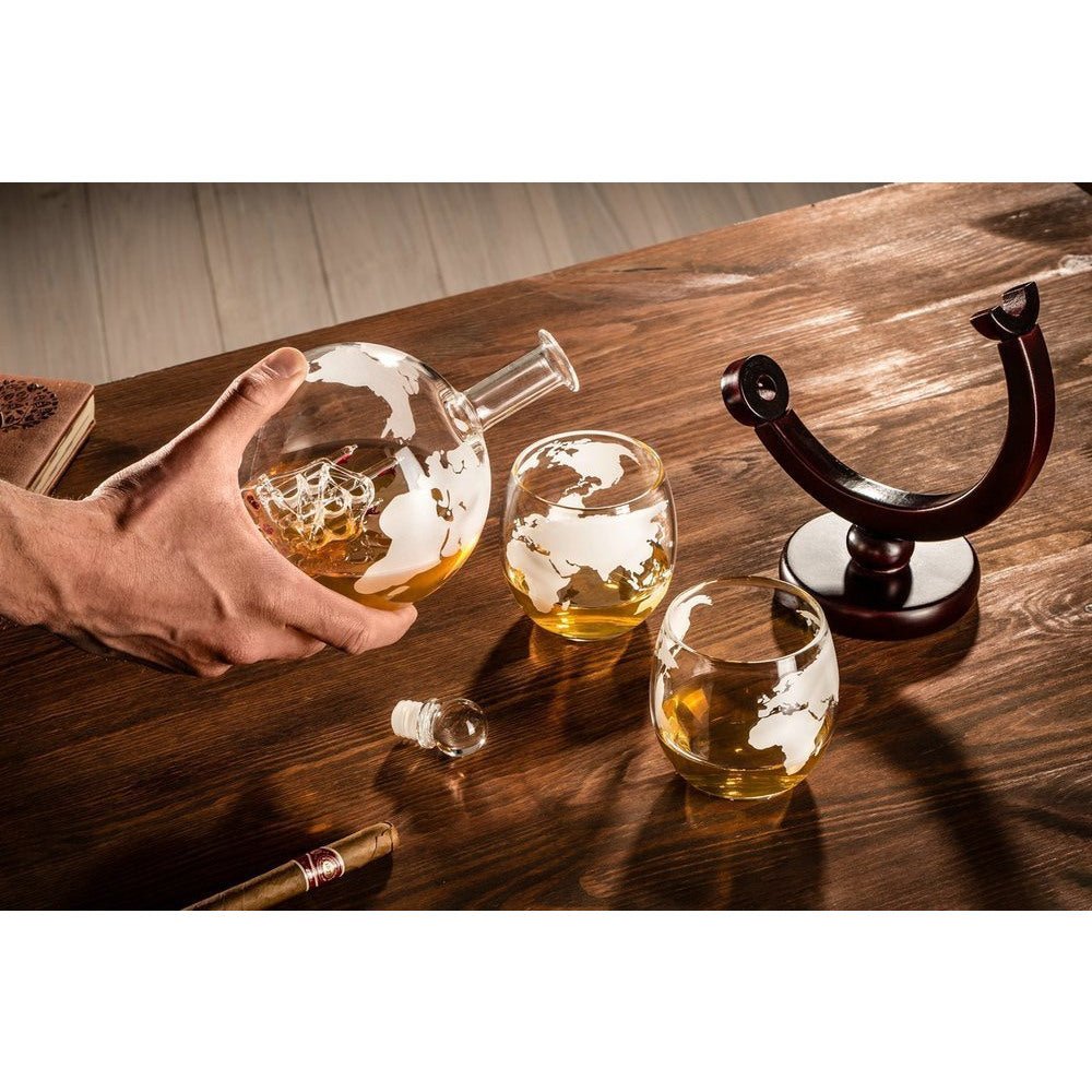 Een GLOBUS karaf met gegraveerde glazen - CooleCadeau