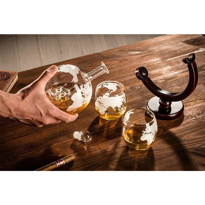 Een GLOBUS karaf met gegraveerde glazen - CooleCadeau