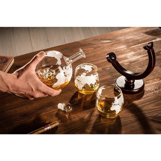 Een GLOBUS karaf met gegraveerde glazen - CooleCadeau